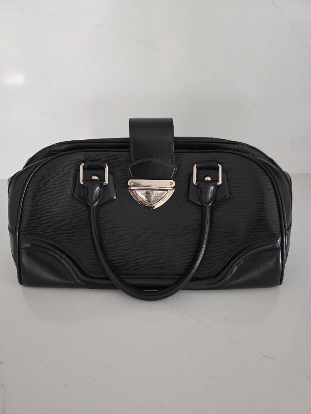 Louis Vuitton Black Leather Epi Jasmine Pre Loved (15Wx8Hx7W)